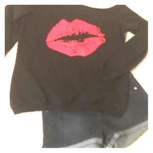 ⭐ BLACK RED LIP SWEATER